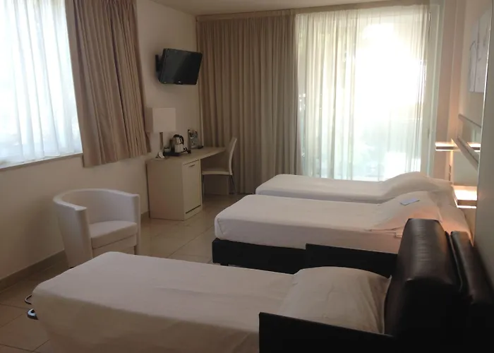 Mercure Artis 4* ريميني