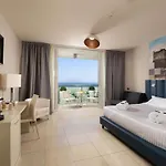 Mercure Artis Hotel 4*
