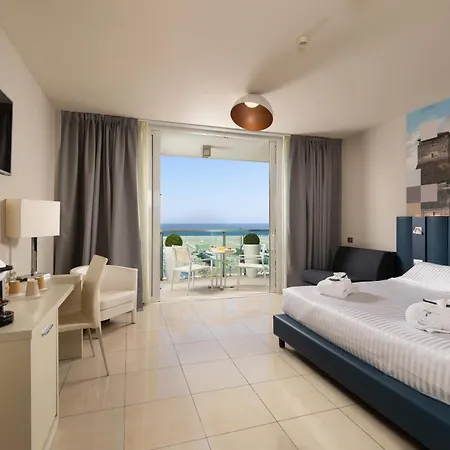 Mercure Artis Hotel 4*