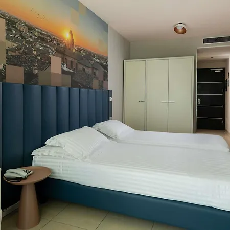 Mercure Artis Hotel 4*