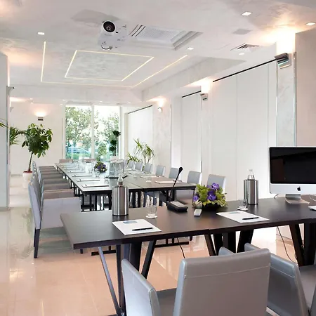 Hotel Mercure Artis 4*