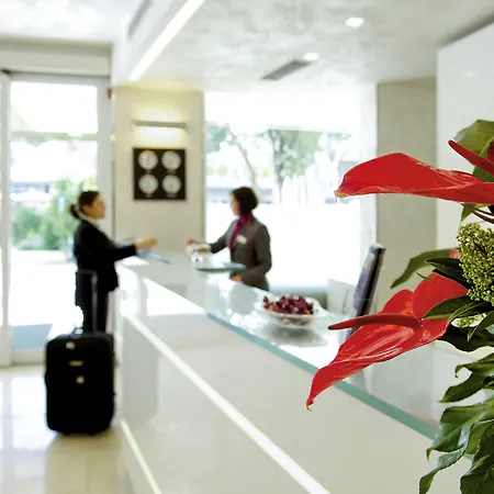 Mercure Artis Hotel 4*