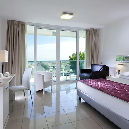 Отель Mercure Artis 4*