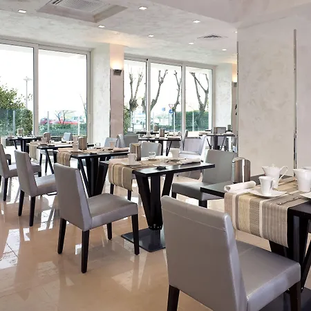 Mercure Artis רימיני