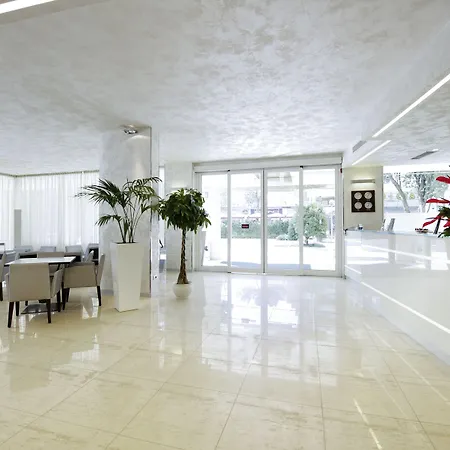 Hotel Mercure Artis 4*