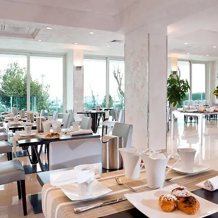 Mercure Artis Hotel 4*