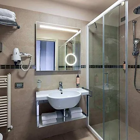 Mercure Artis 4* ريميني