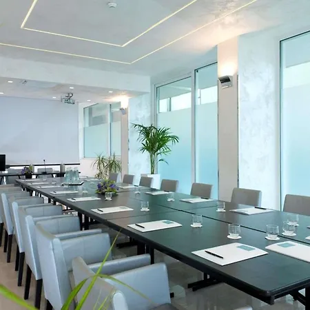 Mercure Artis Hotel 4*