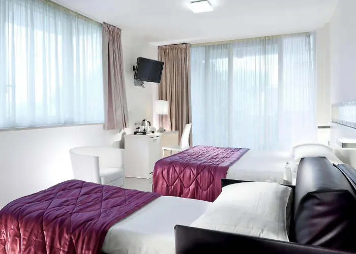 Mercure Artis 4* Римини
