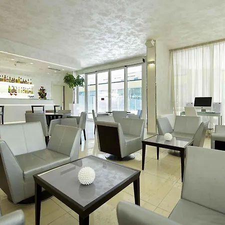 Mercure Artis Hotel 4*